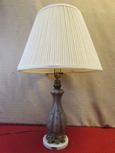 ELEGANT ANTIQUE/VINTAGE TABLE LAMP WITH CARRARA MARBLE BASE