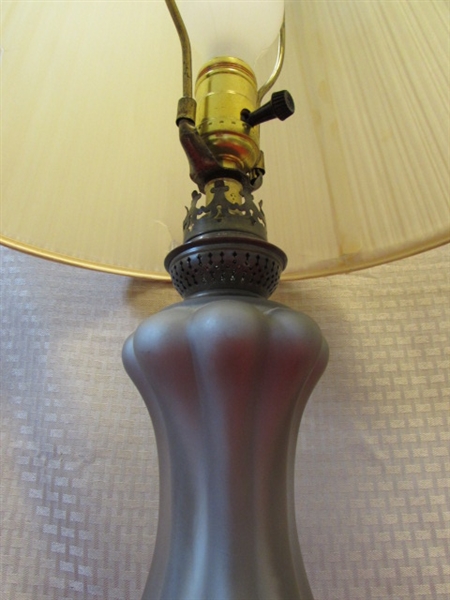 ELEGANT ANTIQUE/VINTAGE TABLE LAMP WITH CARRARA MARBLE BASE