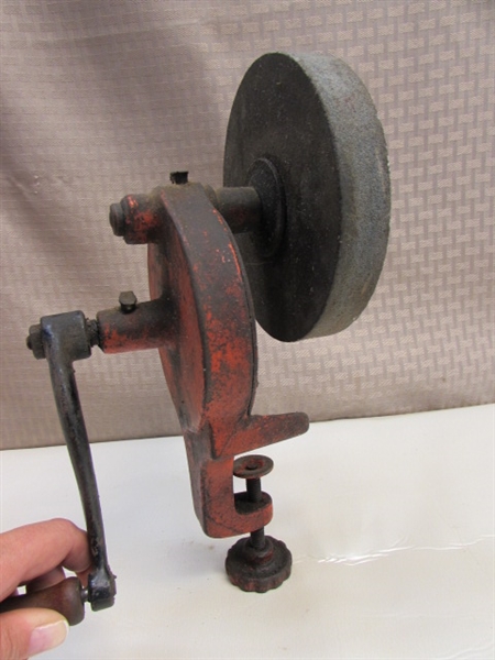 WORKING VINTAGE CLAMP ON HAND CRANK BENCH GRINDER