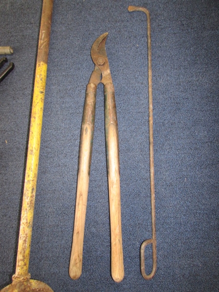 Antique post clearance hole auger