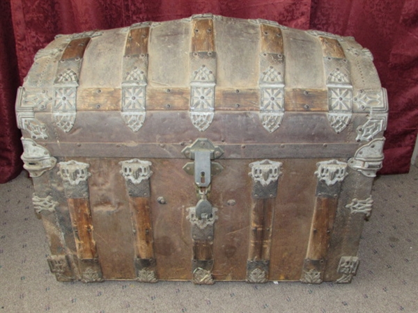 AMAZING ANTIQUE WOOD & METAL CAMEL/DOME TOP STEAMER TRUNK