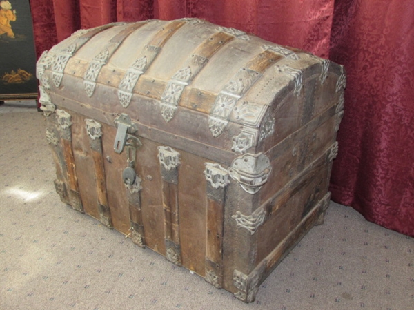 AMAZING ANTIQUE WOOD & METAL CAMEL/DOME TOP STEAMER TRUNK