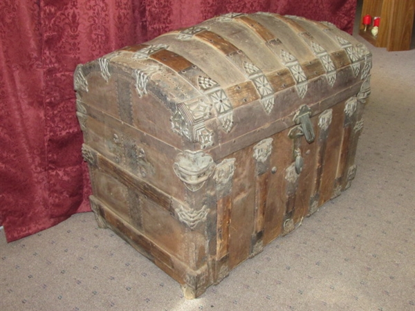 AMAZING ANTIQUE WOOD & METAL CAMEL/DOME TOP STEAMER TRUNK