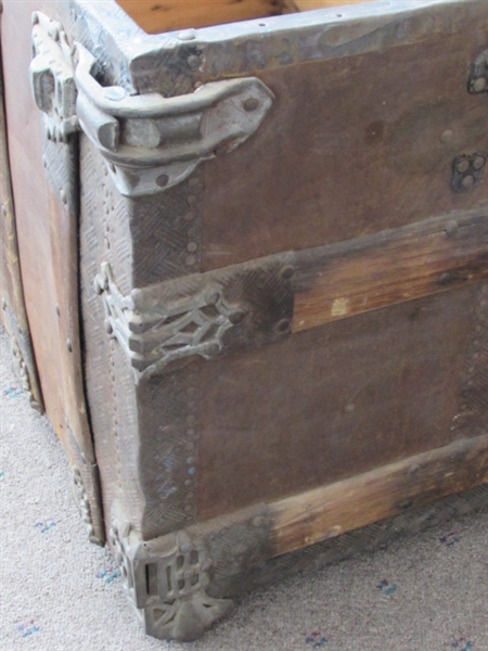 AMAZING ANTIQUE WOOD & METAL CAMEL/DOME TOP STEAMER TRUNK