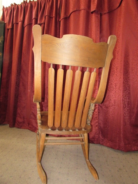  LOVELY ANTIQUE BENTWOOD SOLID OAK ROCKING CHAIR