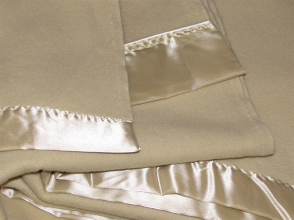 A PAIR OF VERY SOFT SATIN TRIMMED TWIN SIZE BLANKETS 