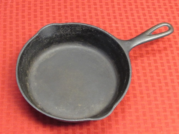 WAGNER WARE SIDNEY #5 CAST IRON SKILLET