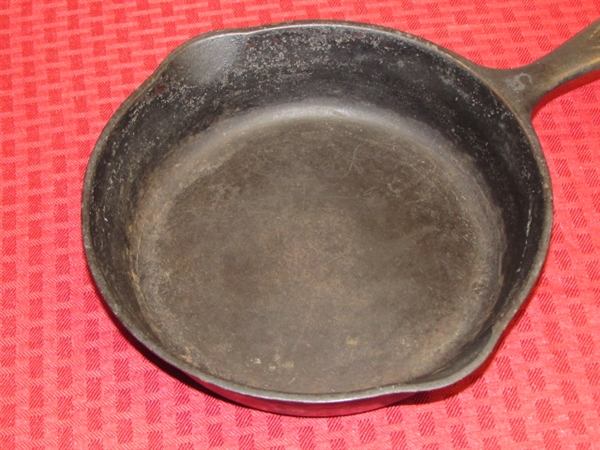 WAGNER WARE SIDNEY #5 CAST IRON SKILLET