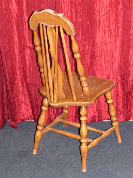 CHARMING WOOD CHAIR WITH TURNED LEGS & SPINDLES & UNIQUE BACK REST