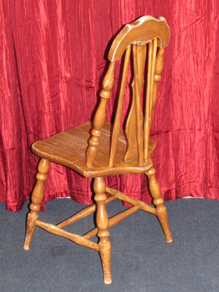 CHARMING WOOD CHAIR WITH TURNED LEGS & SPINDLES & UNIQUE BACK REST