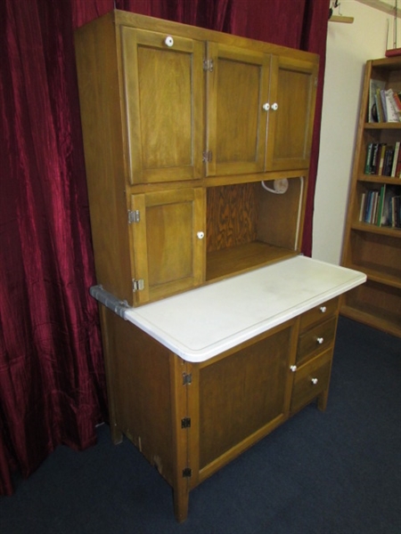 VINTAGE WOOD HOOSIER CABINET WITH FLOUR BIN, BREAD DRAWER & PULL OUT COUNTER