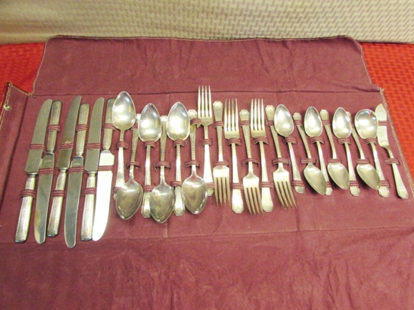 ELEGANT OLD PATTERN WILLIAM ROGERS & SON SILVERPLATE FLATWARE! TWENTY SIX PIECES IN VERY GOOD CONDITION