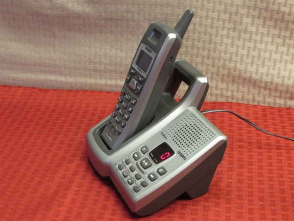 UNIDEN 5.8 GHZ CORDLESS PHONE WITH ANSWERING MACHINE & SECOND HANDSET