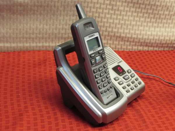 UNIDEN 5.8 GHZ CORDLESS PHONE WITH ANSWERING MACHINE & SECOND HANDSET
