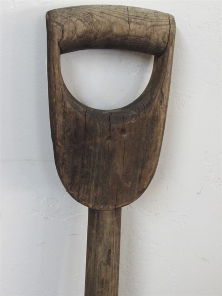 RARE ANTIQUE D HANDLE SHOVEL- THE ENTIRE HANDLE IS WOOD!