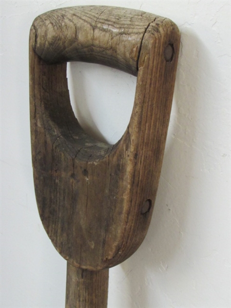RARE ANTIQUE D HANDLE SHOVEL- THE ENTIRE HANDLE IS WOOD!