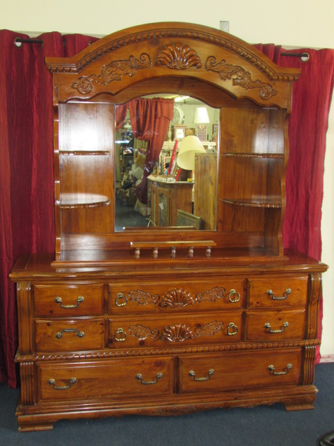 Lot Detail - BEAUTIFUL LADIES DRESSER WITH MIRROR HUTCH TOP