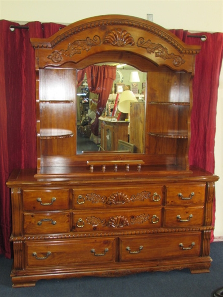 BEAUTIFUL LADIES DRESSER WITH MIRROR HUTCH TOP