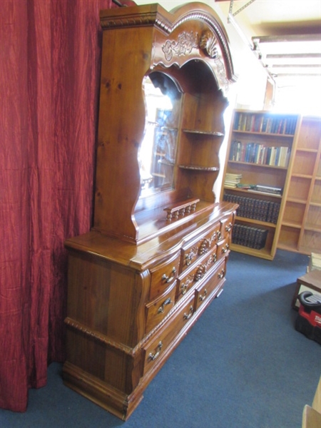 BEAUTIFUL LADIES DRESSER WITH MIRROR HUTCH TOP