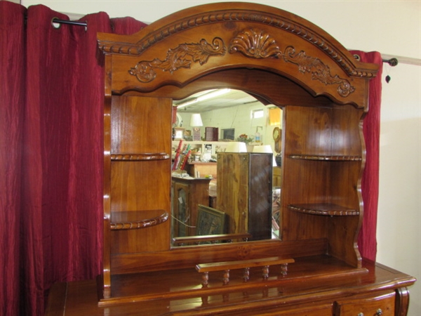 BEAUTIFUL LADIES DRESSER WITH MIRROR HUTCH TOP