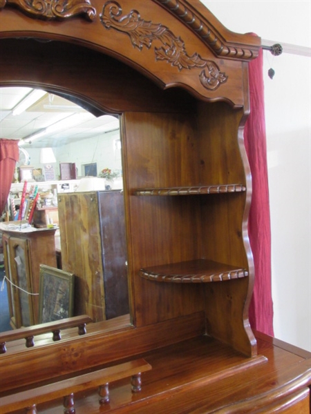 BEAUTIFUL LADIES DRESSER WITH MIRROR HUTCH TOP