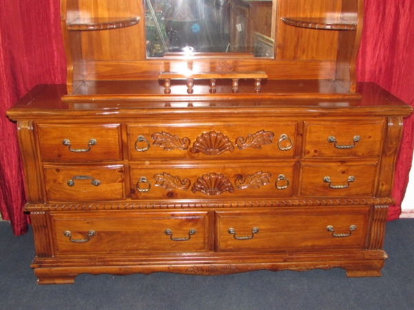 BEAUTIFUL LADIES DRESSER WITH MIRROR HUTCH TOP