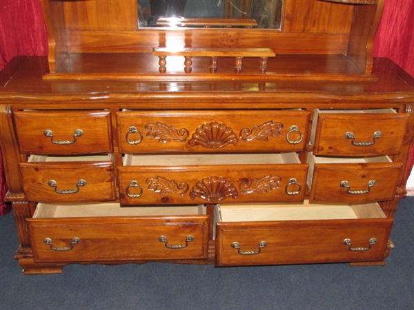 BEAUTIFUL LADIES DRESSER WITH MIRROR HUTCH TOP