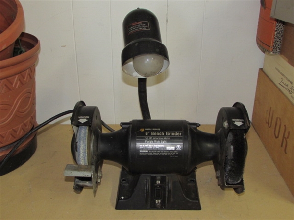 NICE BLACK & DECKER 6 BENCH GRINDER WITH FLEXIBLE WORK LIGHT