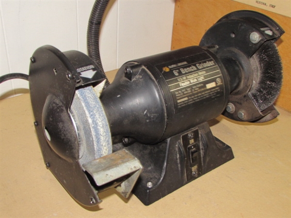 NICE BLACK & DECKER 6 BENCH GRINDER WITH FLEXIBLE WORK LIGHT