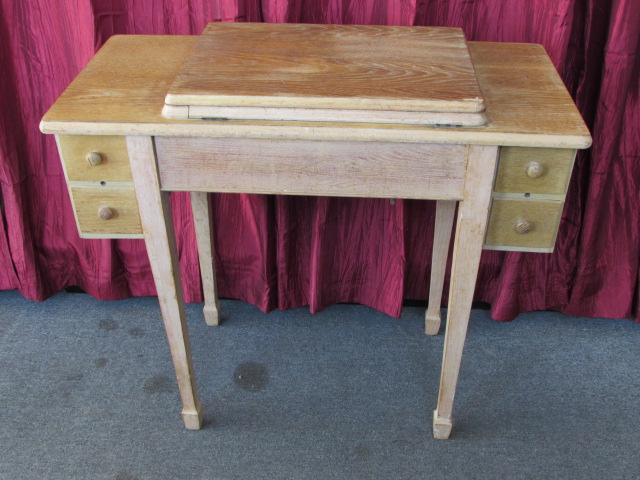 Lot Detail - STURDY SOLID OAK SEWING MACHINE CABINET