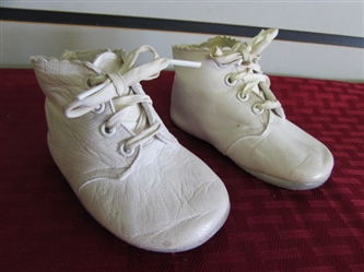 DARLING ANTIQUE MRS. DAYS LEATHER BABY SHOES
