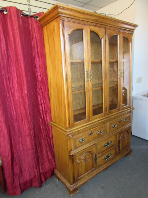 Lot Detail Lovely Stanley Furniture China Hutch With Glass Pane