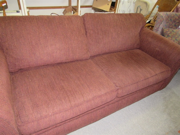 STYLISH BURGUNDY/BROWN TWEED SOFA
