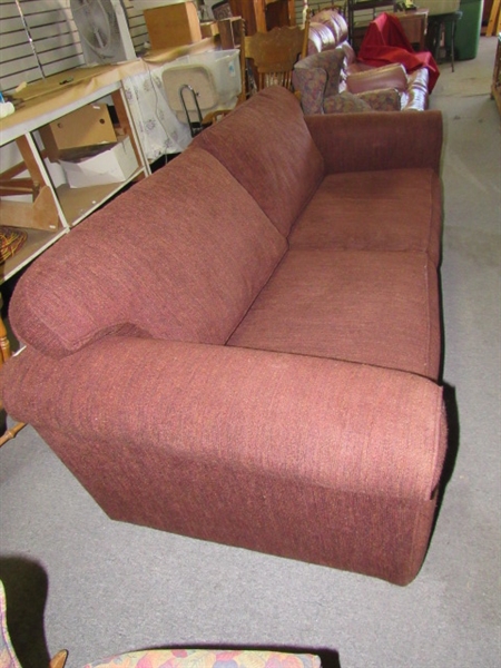 STYLISH BURGUNDY/BROWN TWEED SOFA