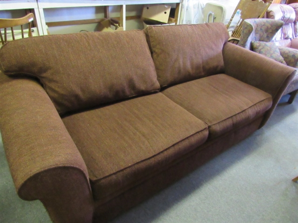 STYLISH BURGUNDY/BROWN TWEED SOFA