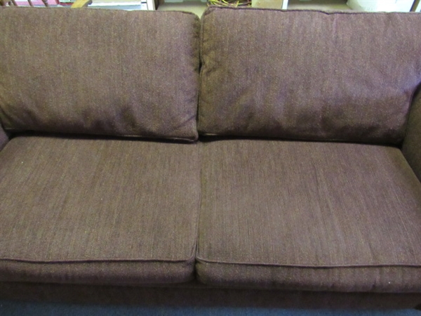 STYLISH BURGUNDY/BROWN TWEED SOFA