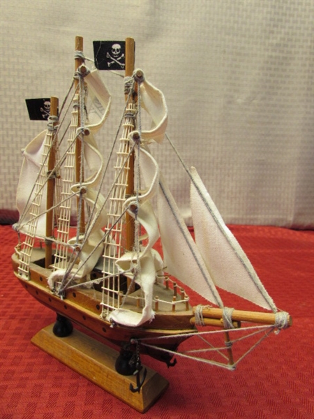 YE OL' PIRATE SHIP AND LIGHTS FOR PORT & STARBOARD!