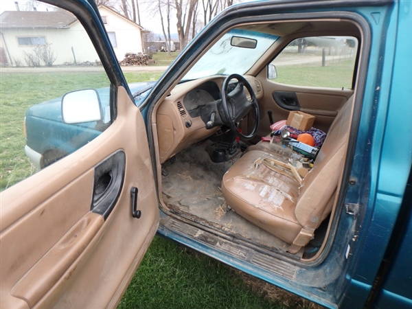 1996 FORD RANGER XL 5-SPEED PICK-UP