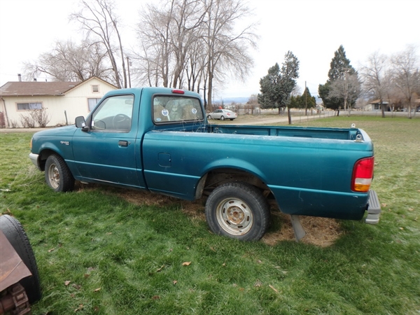 1996 FORD RANGER XL 5-SPEED PICK-UP