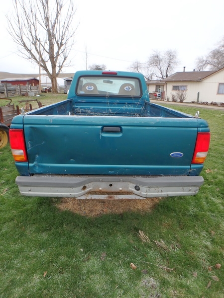 1996 FORD RANGER XL 5-SPEED PICK-UP