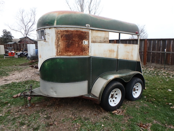 CHEROKEE 2 HORSE-STRAIGHT LOAD, TANDEM AXLE TRAILER