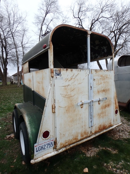 CHEROKEE 2 HORSE-STRAIGHT LOAD, TANDEM AXLE TRAILER