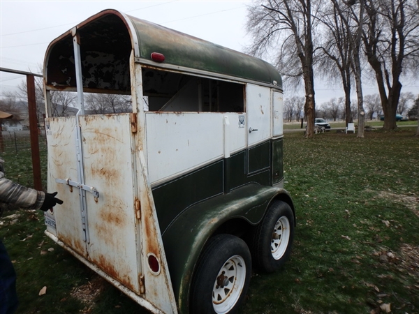 CHEROKEE 2 HORSE-STRAIGHT LOAD, TANDEM AXLE TRAILER