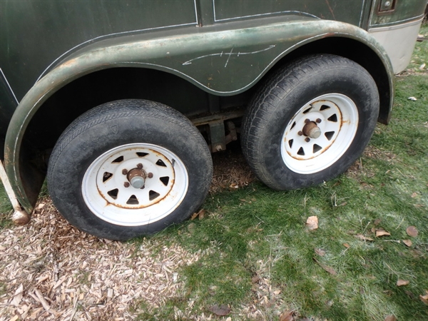 CHEROKEE 2 HORSE-STRAIGHT LOAD, TANDEM AXLE TRAILER