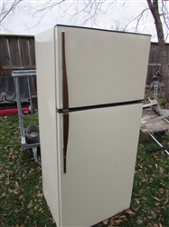 HOT POINT REFRIGERATOR WITH TOP FREEZER