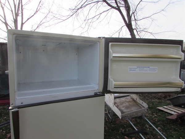 HOT POINT REFRIGERATOR WITH TOP FREEZER