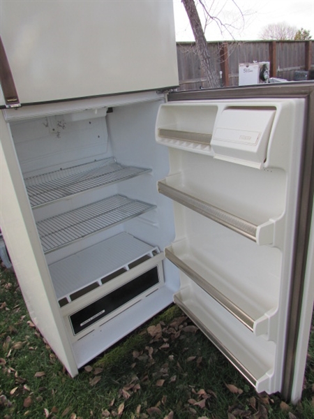 HOT POINT REFRIGERATOR WITH TOP FREEZER