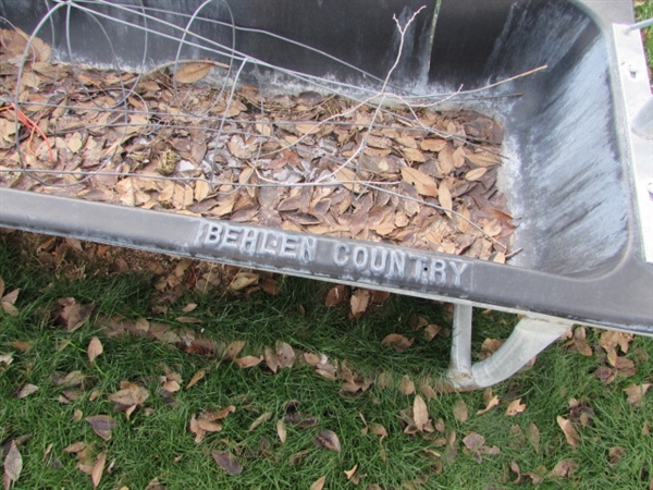 BEHLEN COUNTRY HAY FEEDER