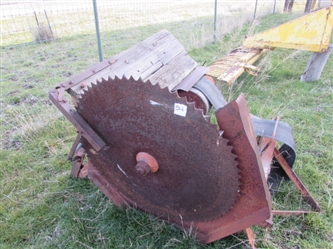 VINTAGE DEARBORN CORDWOOD SAW