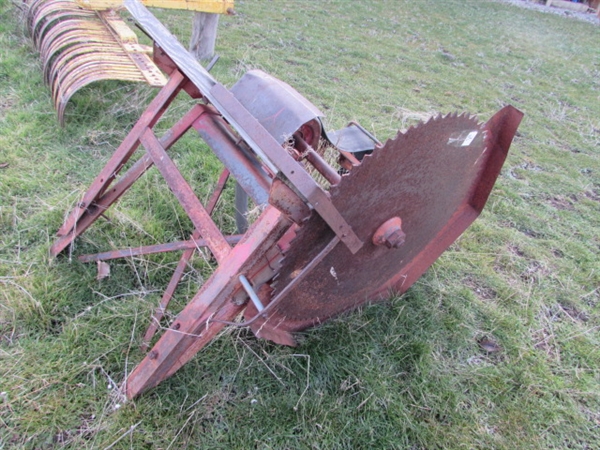 VINTAGE DEARBORN CORDWOOD SAW